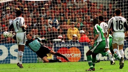 Nigeria venció por 3-2 a España en el Mundial de Francia 98
