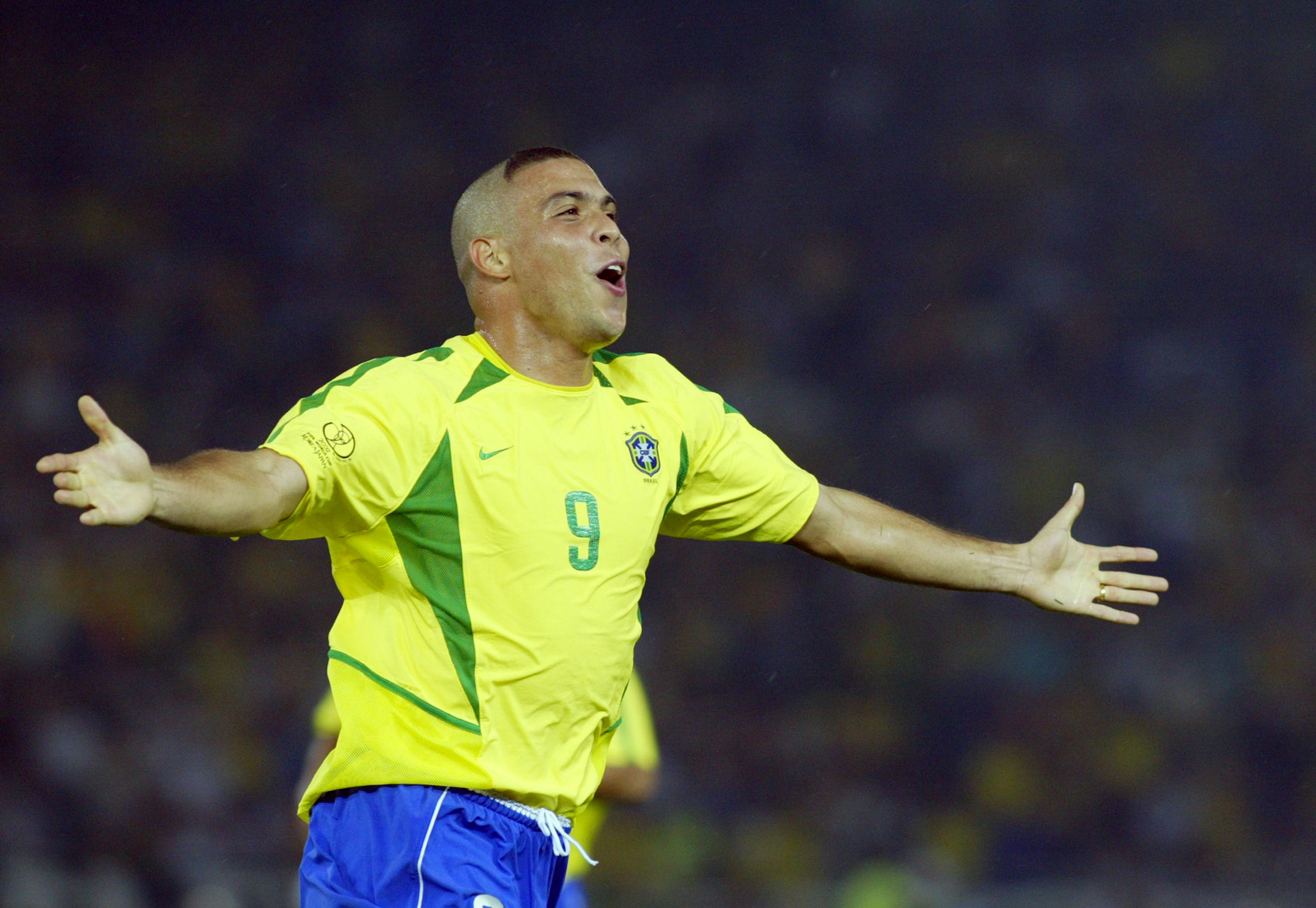 Ronaldo Nazario y su arriesgado peinado, no pasaron desapercibidos en el Mundial de 2002.