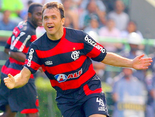 Dejan Petkovic festeja un gol con el Flamengo. 