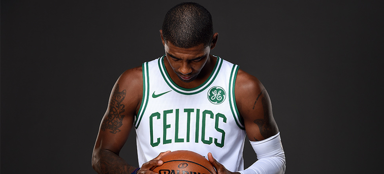 Kyrie Irving con la camiseta de los Celtics.