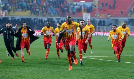 Jugadores del Benevento celebrando una de las victorias de la temporada