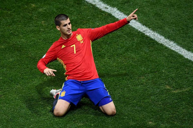 Morata celebra un gol con la Selección Española.