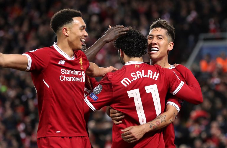 Salah y Firmino celebran un gol con el Liverpool