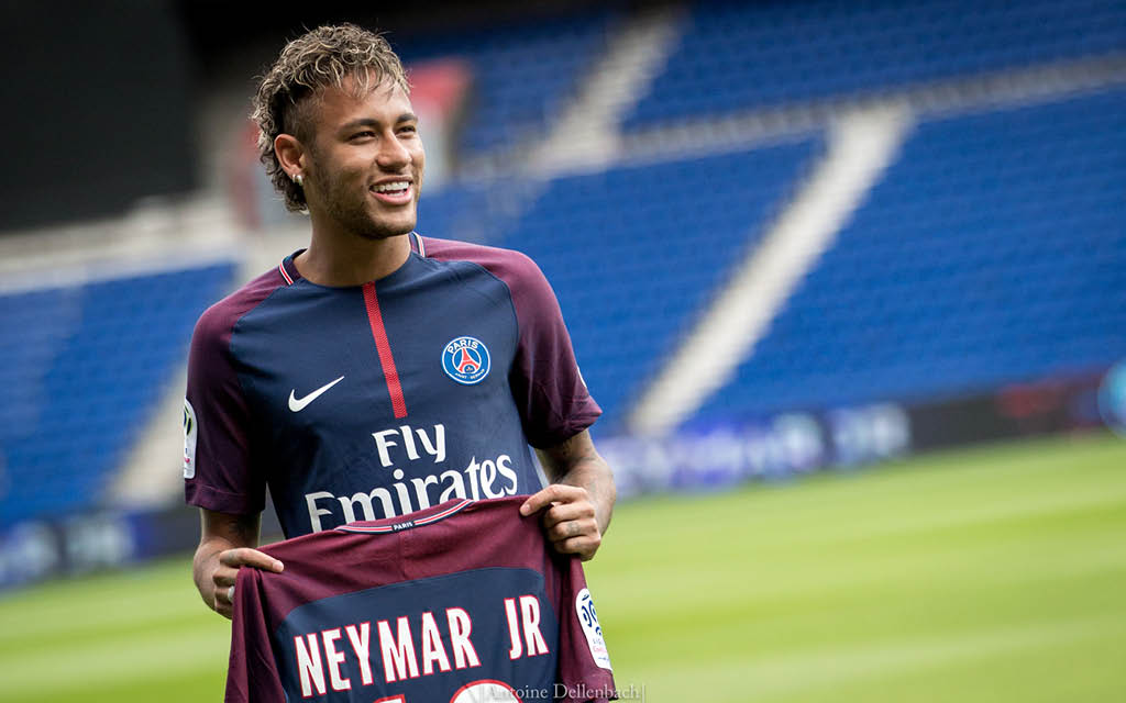 El PSG hizo el fichaje más caro de la historia al contratar a Neymar.