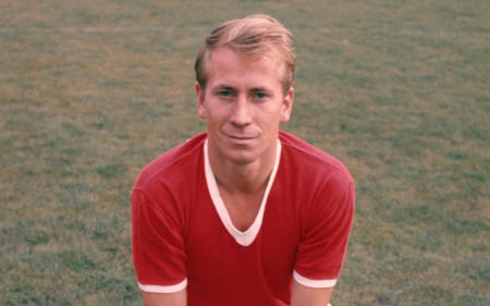 Bobby Charlton es uno de los mejores jugadores ingleses de la historia